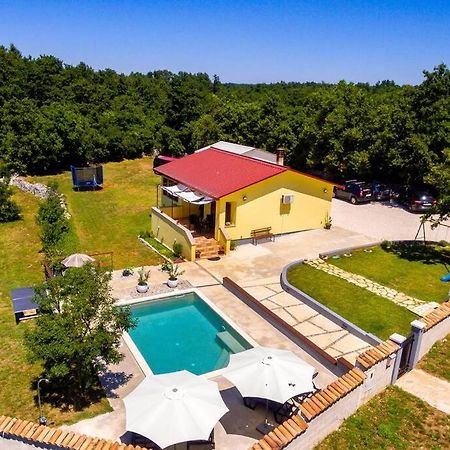 Sunny Yellow House With A Pool Štokovci Exterior foto